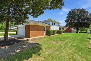 37 E Weathersfield Way, Schaumburg, IL 60193 - Photo 5