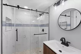 37 E Weathersfield Way, Schaumburg, IL 60193 - Photo 9
