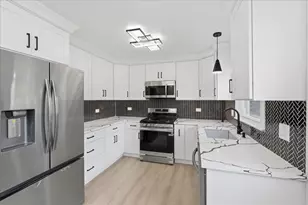 37 E Weathersfield Way, Schaumburg, IL 60193 - Photo 13