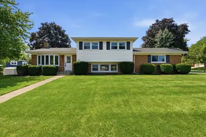 37 E Weathersfield Way, Schaumburg, IL 60193 - Photo 1