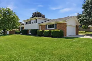 37 E Weathersfield Way, Schaumburg, IL 60193 - Photo 3