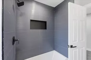 37 E Weathersfield Way, Schaumburg, IL 60193 - Photo 7