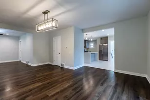 38 N Green St, Carpentersville, IL 60110 - Photo 7
