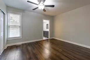 38 N Green St, Carpentersville, IL 60110 - Photo 13