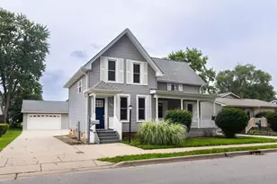 38 N Green St, Carpentersville, IL 60110 - Photo 1