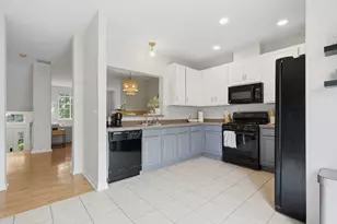 2292 Daybreak Dr, Aurora, IL 60503 - Photo 9