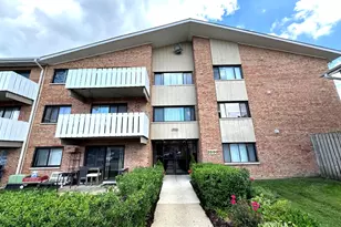2000 Bayside Dr, Palatine, IL 60074 - Photo 1
