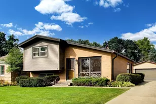 138 N Elmwood Ave, Palatine, IL 60074 - Photo 1
