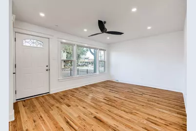 235 W 43rd Street, Chicago, IL 60609 - Photo 3