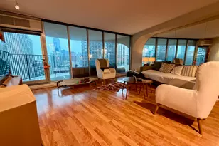 300 N State St, Chicago, IL 60654 - Photo 5