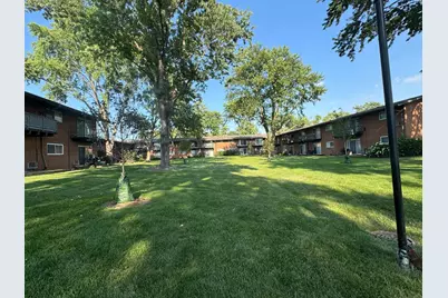 1910 W Hatherleigh Court #2C, Mount Prospect, IL 60056 - Photo 9