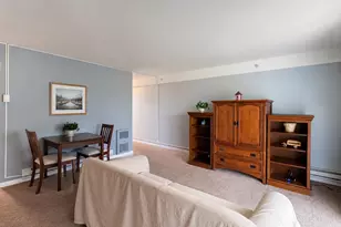 1910 W Hatherleigh Ct, Mount Prospect, IL 60056 - Photo 3