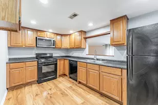 8728 S Rockwell Ave, Evergreen Park, IL 60805 - Photo 5