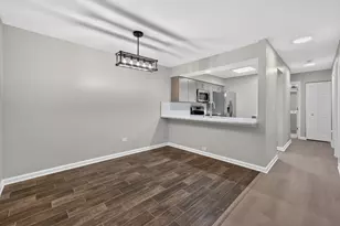 718 Rodenburg Rd, Roselle, IL 60172 - Photo 11