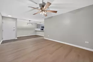 718 Rodenburg Rd, Roselle, IL 60172 - Photo 9