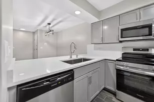 718 Rodenburg Rd, Roselle, IL 60172 - Photo 19