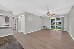 718 Rodenburg Rd, Roselle, IL 60172 - Photo 7