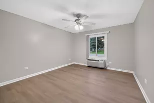 718 Rodenburg Rd, Roselle, IL 60172 - Photo 23
