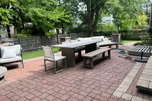 149 Napier Ct, Vernon Hills, IL 60061 - Photo 3