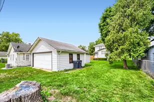 709 Center St, Waukegan, IL 60085 - Photo 5