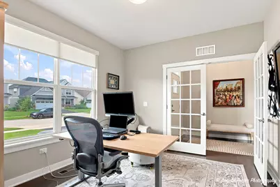 220 Hoffmann Drive, Buffalo Grove, IL 60089 - Photo 19