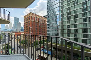 70 W Huron St, Chicago, IL 60654 - Photo 17