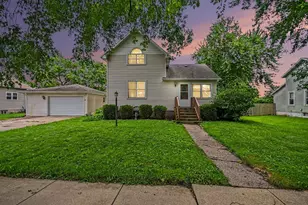 304 N Maple St, Grant Park, IL 60940 - Photo 1