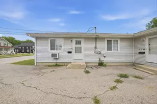 412 S State St, Aurora, IL 60505 - Photo 3