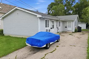 412 S State St, Aurora, IL 60505 - Photo 25