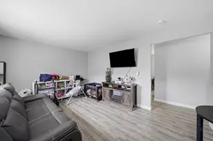 412 S State St, Aurora, IL 60505 - Photo 7