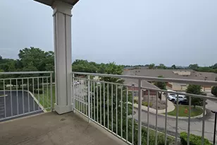 101 Pointe Dr, Northbrook, IL 60062 - Photo 7