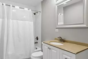 1022 Villa Vista Dr, Round Lake Beach, IL 60073 - Photo 7