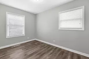 1022 Villa Vista Dr, Round Lake Beach, IL 60073 - Photo 9