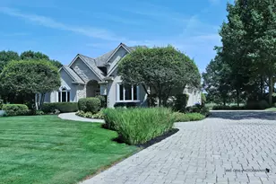 29051 N Cleek Ct, Mundelein, IL 60060 - Photo 3
