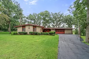 3S984 Oakland Ln, North Aurora, IL 60542 - Photo 3