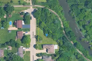 575 N Chestnut St, Addison, IL 60101 - Photo 1