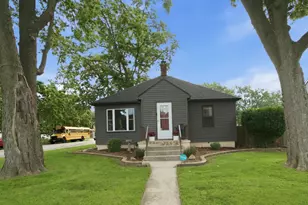 396 N Blaine Ave, Bradley, IL 60915 - Photo 1