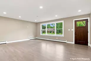 2257 Shannondale Dr, Green Oaks, IL 60048 - Photo 9