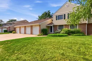 938 Hidden Lake Dr, Buffalo Grove, IL 60089 - Photo 1