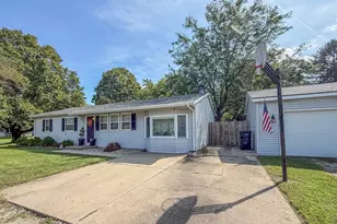 810 N 4th St, Saint John, IL 61873 - Photo 5