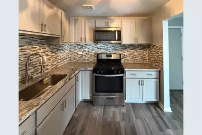 16W486 Lake Drive #201, Willowbrook, IL 60527 - Photo 5