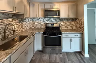 16W486 Lake Dr, Willowbrook, IL 60527 - Photo 5