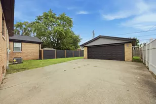 9243 S Francisco Ave, Evergreen Park, IL 60805 - Photo 39