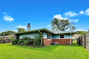75 Ridgewood Rd, Elk Grove Village, IL 60007 - Photo 19