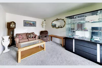 75 Ridgewood Road, Elk Grove Village, IL 60007 - Photo 3