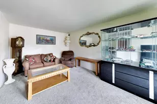 75 Ridgewood Rd, Elk Grove Village, IL 60007 - Photo 3