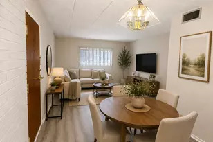 3850 S Parkway Dr, Northbrook, IL 60062 - Photo 3
