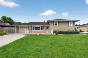 1817 Root St, Crest Hill, IL 60403 - Photo 3