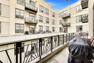 758 N Larrabee St, Chicago, IL 60654 - Photo 21