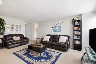 655 W Irving Park Rd, Chicago, IL 60613 - Photo 5